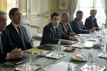 Sarkozy réunit trois ministres ce jeudi sur le thème des violences à l'école Sarkozy réunit trois ministres ce jeudi sur le thème des violences à l'école