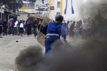 Algérie: 30 blessés lors d'obsèques d'un homme qui s'est immolé par le feu Algérie: 30 blessés lors d'obsèques d'un homme qui s'est immolé par le feu