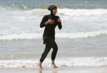 Chevènement joue l'apaisement sur le burkini Chevènement joue l'apaisement sur le burkini