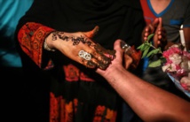 Tchad: une poudre du paradis sur les mains des mariées Tchad: une poudre du paradis sur les mains des mariées