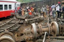 Cameroun: 55 morts et 600 blessés dans le déraillement d'un train Cameroun: 55 morts et 600 blessés dans le déraillement d'un train