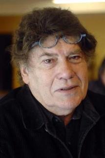 L'écrivain et journaliste Pierre Péan, le 7 mars 2008 dans un bar de Maumusson L'écrivain et journaliste Pierre Péan, le 7 mars 2008 dans un bar de Maumusson