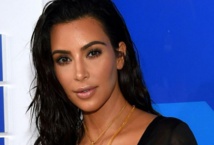 Kim Kardashian: un solitaire, de l'or fondu et des éclats de diamant dans la nature