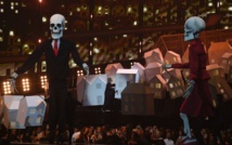 Les "squelettes" de Trump et May sur la scène des Brit Awards Les "squelettes" de Trump et May sur la scène des Brit Awards