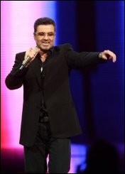 George Michael, interpellé en possession de drogue, présente ses excuses George Michael, interpellé en possession de drogue, présente ses excuses