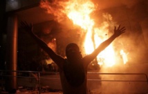 Paraguay: des opposants saccagent et incendient le parlement Paraguay: des opposants saccagent et incendient le parlement