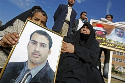 Irak : procès le 31 décembre du lanceur de chaussures sur Bush Irak : procès le 31 décembre du lanceur de chaussures sur Bush
