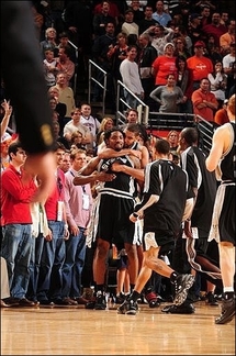 Mason's last-second shot lifts NBA Spurs over Suns