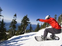 Un snowboardeur canadien retrouvé vivant après 3 jours dans la neige