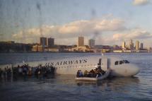 Un Airbus s'abîme dans l'eau près de Manhattan, les passagers sauvés