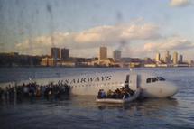 Un Airbus s'abîme dans l'eau près de Manhattan, les passagers sauvés Un Airbus s'abîme dans l'eau près de Manhattan, les passagers sauvés