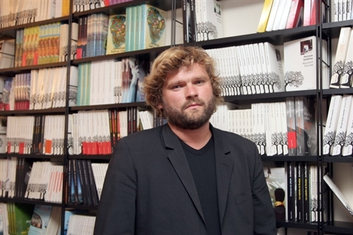 Olivier Adam : « Mes propres névroses ne m’intéressent que par ce qu’elles produisent » Olivier Adam : « Mes propres névroses ne m’intéressent que par ce qu’elles produisent »