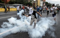 L'opposition poursuit ses défilés au Venezuela, plongé dans la violence L'opposition poursuit ses défilés au Venezuela, plongé dans la violence