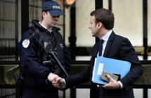 Le Pen pilonne Macron qui bat la campagne dans les Hauts-de-France Le Pen pilonne Macron qui bat la campagne dans les Hauts-de-France