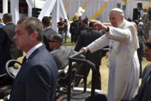 En Égypte, François célèbre une messe devant des milliers de fidèles En Égypte, François célèbre une messe devant des milliers de fidèles