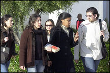 Les jeunes parlent des défis économiques et sociaux lors d'un forum mondial en Tunisie Les jeunes parlent des défis économiques et sociaux lors d'un forum mondial en Tunisie
