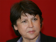 Aubry (PS) : le gouvernement "ne met pas l'argent où il faut" Aubry (PS) : le gouvernement "ne met pas l'argent où il faut"