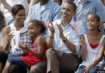 En 100 jours, la famille Obama est devenue la coqueluche de la planète