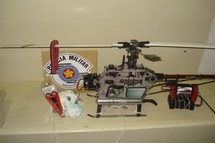 Un hélicoptère miniature pour "livrer" des téléphones en prison