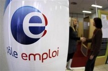 La hausse du chômage sera continue en 2009, dit Fillon
