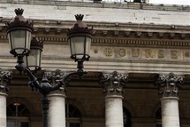 La Bourse de Paris débute en hausse