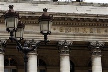 La Bourse de Paris débute en hausse La Bourse de Paris débute en hausse