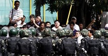 Xinjiang: Scènes de violences et de lynchage à Urumqi Xinjiang: Scènes de violences et de lynchage à Urumqi