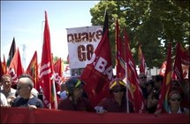 Plusieurs milliers de personnes manifestent à L'Aquila contre le G8