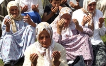 Srebrenica: des milliers de personnes affluent, 14 ans après le massacre Srebrenica: des milliers de personnes affluent, 14 ans après le massacre