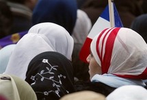 Des forces complexes se cachent derrière le voile Des forces complexes se cachent derrière le voile
