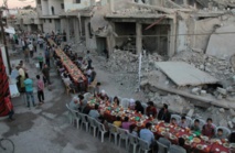 En Syrie, rupture du jeûne au milieu des ruines En Syrie, rupture du jeûne au milieu des ruines