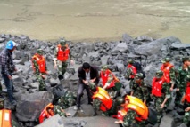 Glissement de terrain en Chine: 5 morts, plus de 120 disparus Glissement de terrain en Chine: 5 morts, plus de 120 disparus