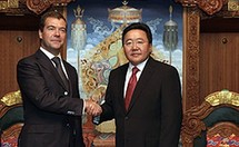 Dmitri Medvedev et Tsakhiagiin Elbegdorj Dmitri Medvedev et Tsakhiagiin Elbegdorj
