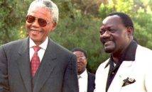 Afrique du Sud: retrait du livre sur la fin de vie de Mandela Afrique du Sud: retrait du livre sur la fin de vie de Mandela