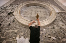 A Mossoul, le cardinal Barbarin sur les traces du calvaire des chrétiens A Mossoul, le cardinal Barbarin sur les traces du calvaire des chrétiens