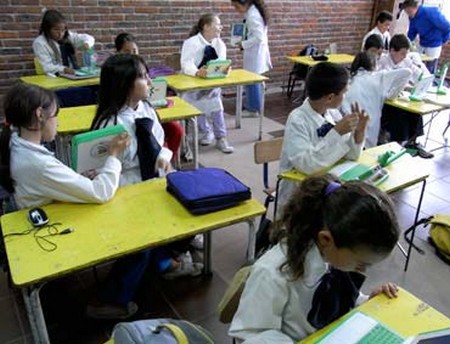 Ordinateurs portables distribués dans les écoles uruguayennes dans le cadre du Plan Ceibal