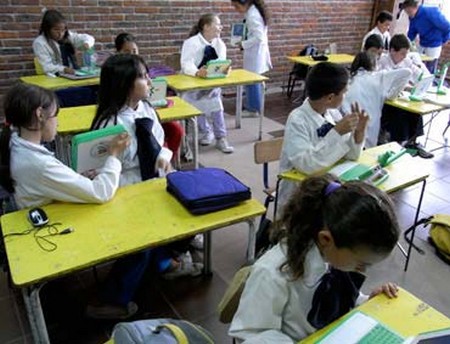 Ordinateurs portables distribués dans les écoles uruguayennes dans le cadre du Plan Ceibal Ordinateurs portables distribués dans les écoles uruguayennes dans le cadre du Plan Ceibal