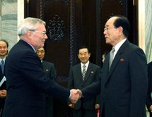 Lynn Pascoe et Kim Yong Nam Lynn Pascoe et Kim Yong Nam