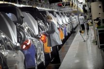 La consommation des ménages plombée en janvier par l'automobile La consommation des ménages plombée en janvier par l'automobile