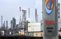 Total ferme la raffinerie de Dunkerque, les salariés contre la reconversion Total ferme la raffinerie de Dunkerque, les salariés contre la reconversion