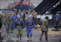 Chine : huit jours après une catastrophe minière, au moins 115 miraculés Chine : huit jours après une catastrophe minière, au moins 115 miraculés