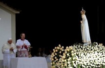 Affluence monstre à Fatima: le peuple chrétien soutient son pape Affluence monstre à Fatima: le peuple chrétien soutient son pape