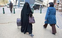 France: la burqa punie d'amende et d'un "stage de citoyenneté"