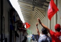 Thaïlande: des "chemises rouges" acclamés, de retour dans le nord Thaïlande: des "chemises rouges" acclamés, de retour dans le nord