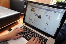 Le fondateur de Facebook admet "un paquet d'erreurs" Le fondateur de Facebook admet "un paquet d'erreurs"