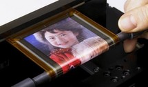 Sony développe un écran souple qui se roule pour ressembler à un stylo Sony développe un écran souple qui se roule pour ressembler à un stylo