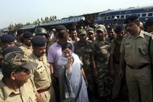 Inde: 71 morts dans le déraillement d'un train attribué à des maoïstes Inde: 71 morts dans le déraillement d'un train attribué à des maoïstes