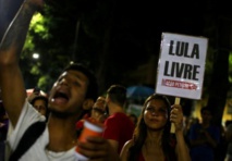 Brésil: Lula refuse de se livrer, saisit le Tribunal suprême Brésil: Lula refuse de se livrer, saisit le Tribunal suprême