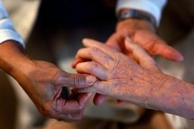 Une femme de "157 ans" découverte lors du recensement en Indonésie