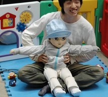 Japon: deux nouveaux robots montrent leur nez, un enfant de 5 ans et un bébé Japon: deux nouveaux robots montrent leur nez, un enfant de 5 ans et un bébé